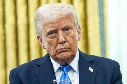 特朗普称将对芯片半导体征约100%关税