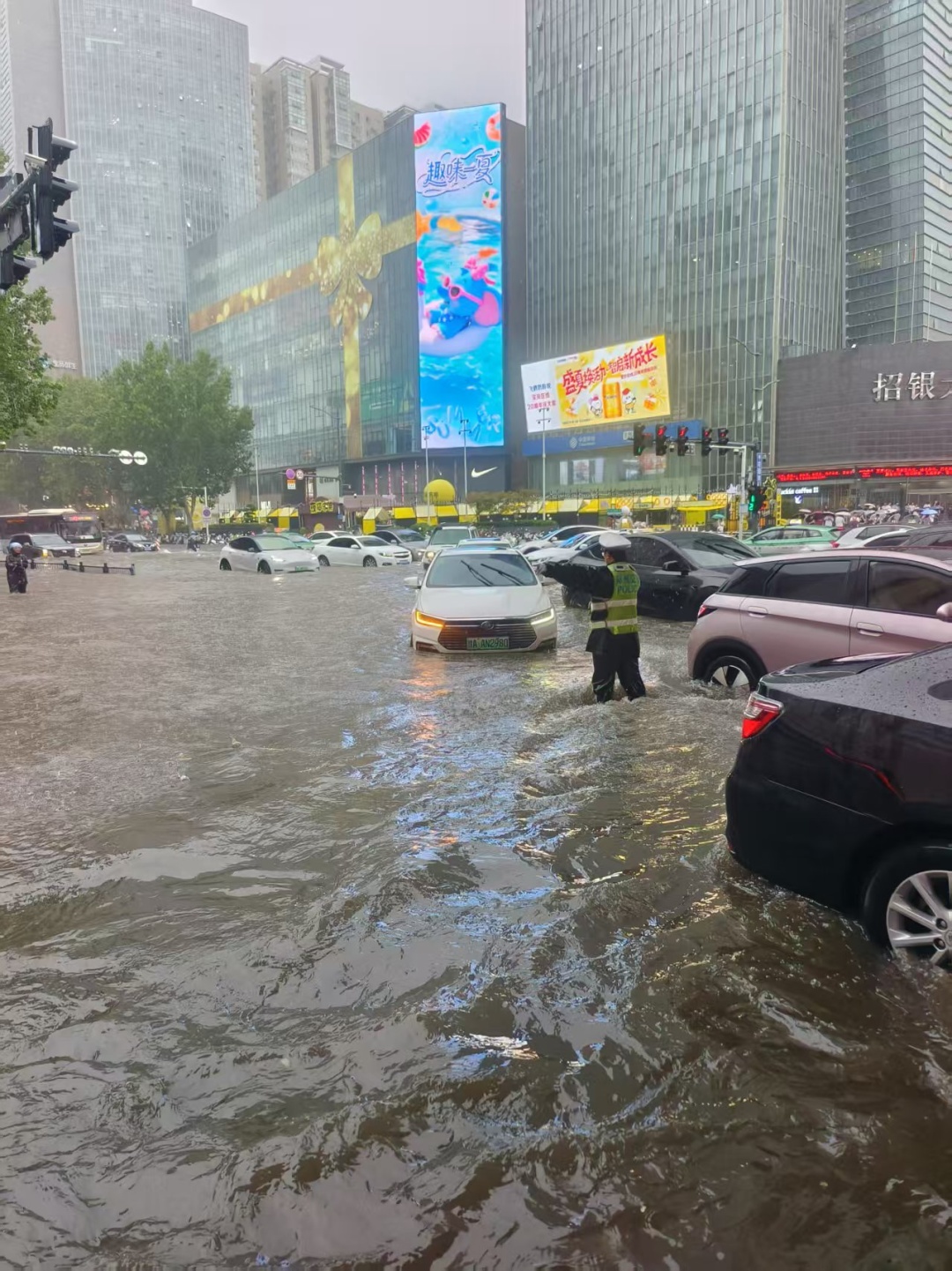 郑州：全市停产、停业、停课、停运和暂停集体户外活动等