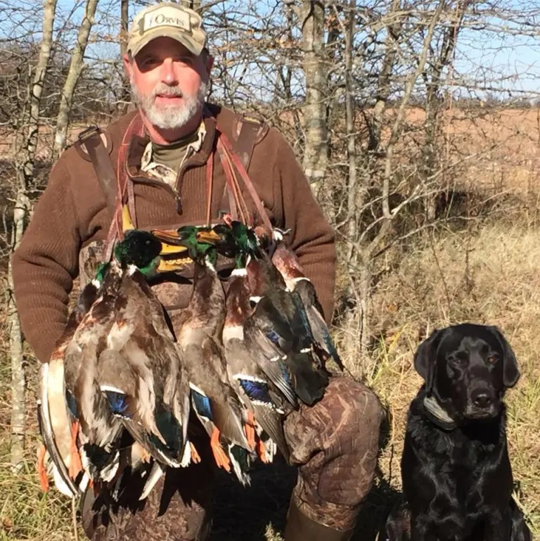 美国百万富翁在南非参加高端付费狩猎活动，被水牛顶死