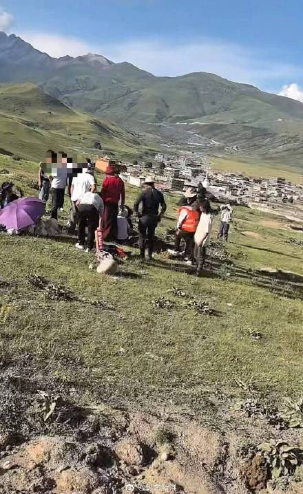 被土拨鼠叼走车钥匙游客感谢村民:“挺热心肠” 被土拨鼠叼走车钥匙游客感谢村民:“挺热心肠”