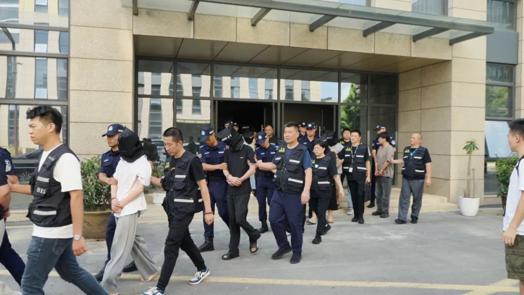 92人落网，1400余人被骗！特大封建迷信诈骗案进展→