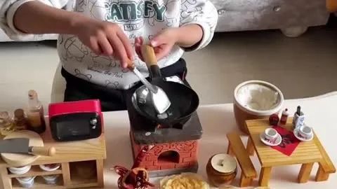 玩耍时突遇爆炸，10岁男孩整张脸和手臂被烧伤！