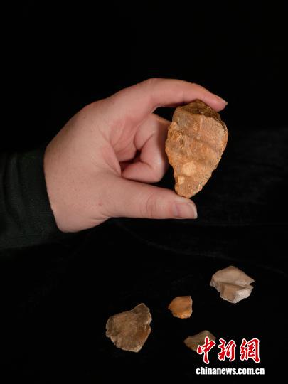 国际最新研究：印尼苏拉威西岛发现148万-104万年前石片工具