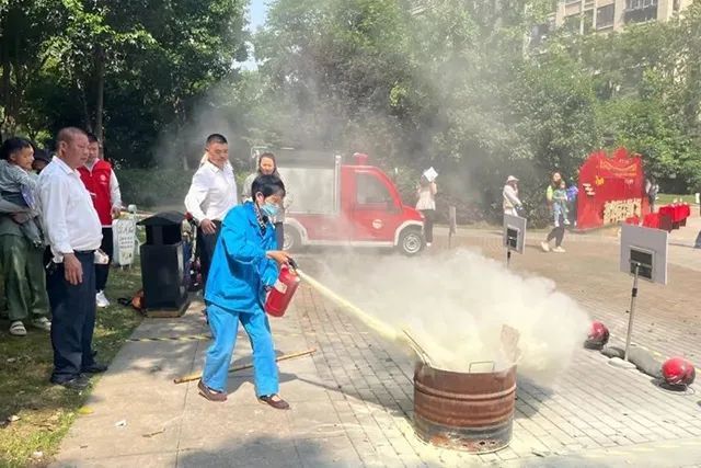 居民朋友，别让“小”杂物，堆出“大”隐患！