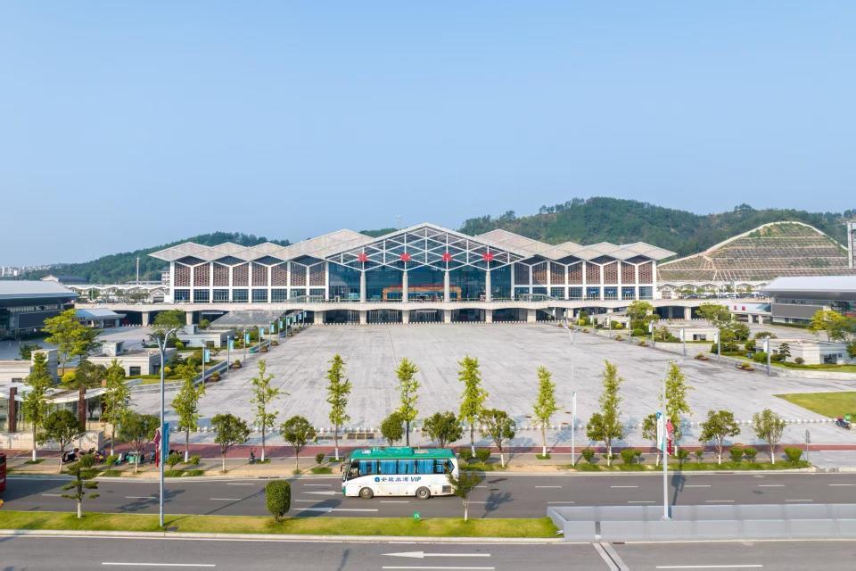 暑期始发“周末高铁”，张家界与重庆周末游最快2小时18分到达