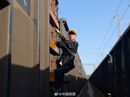 浩吉铁路累计开行列车突破80000列