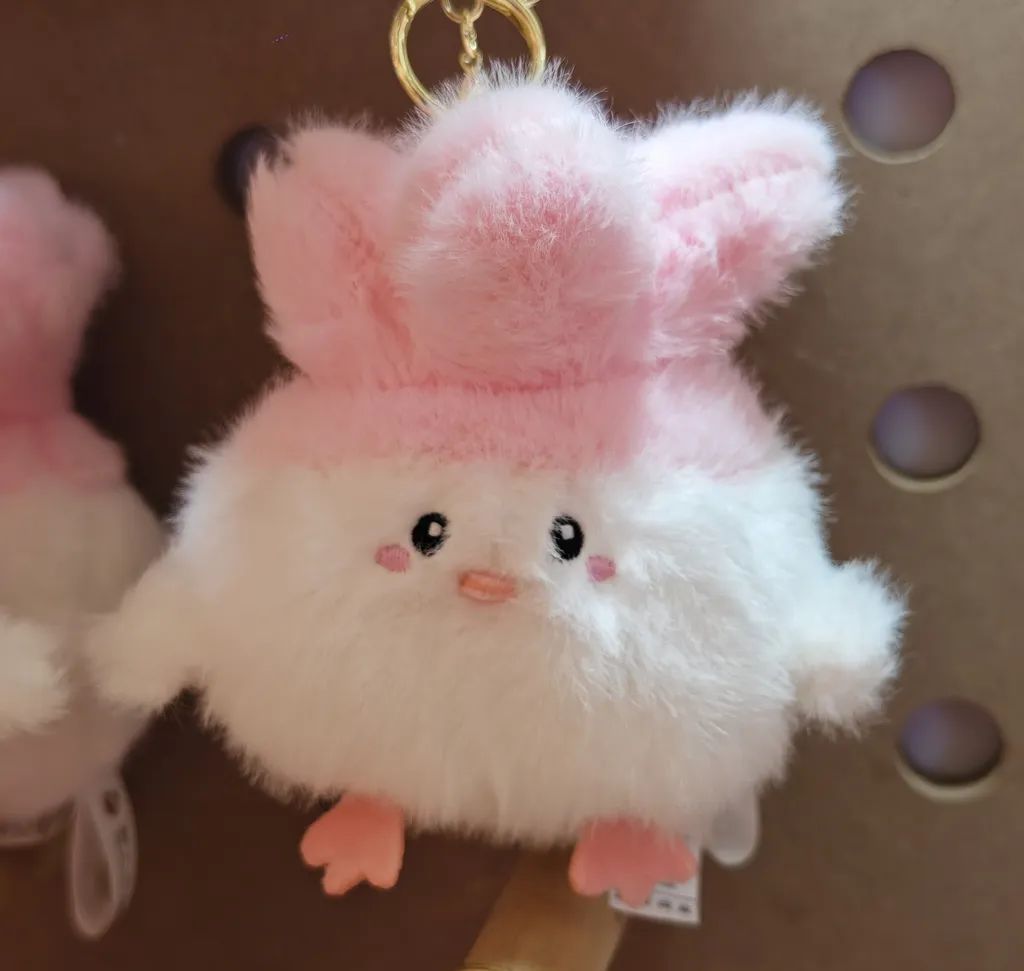 为什么好多人包上，都要挂一个玩偶？