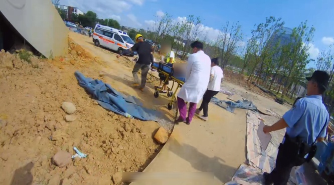 “教科书式”急救！民警“抢”回一条命！