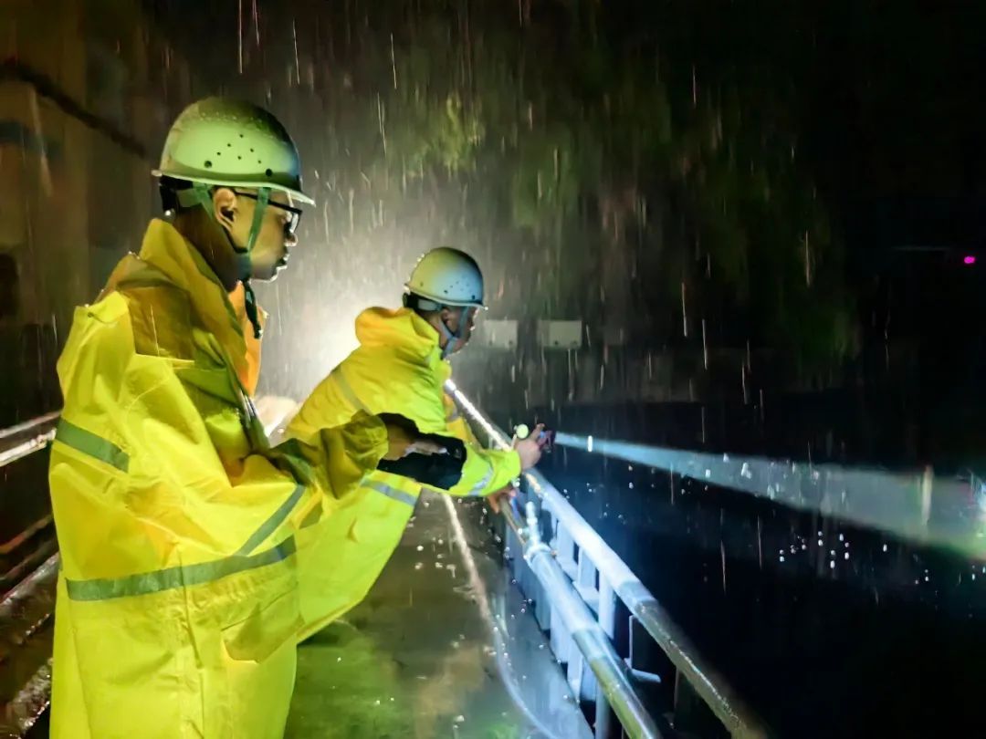 1400倍的惊心数据！他们冒雨测出的数字，成了密云水库泄流的"定心丸"
