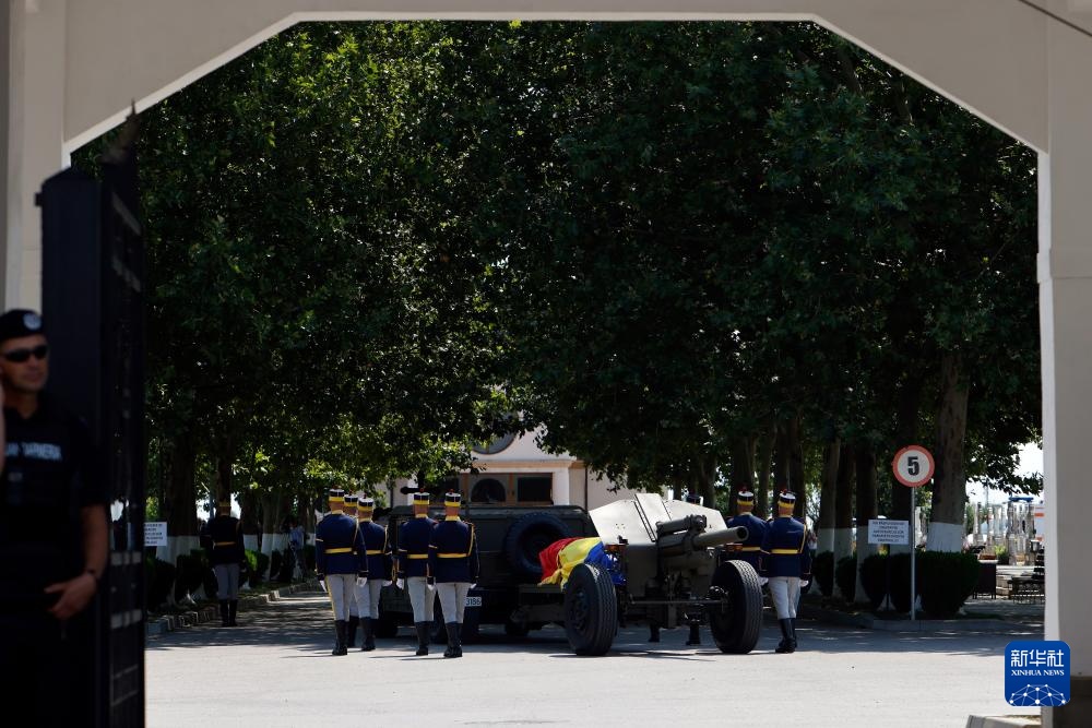 罗马尼亚为前总统伊利埃斯库举行葬礼