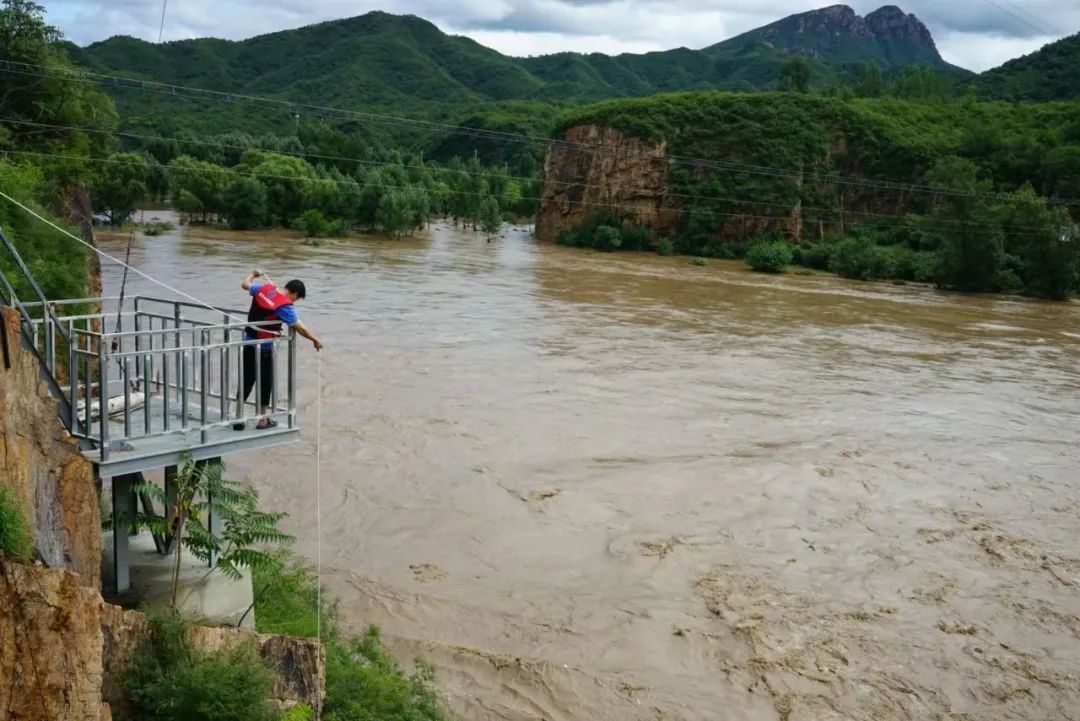 1400倍的惊心数据！他们冒雨测出的数字，成了密云水库泄流的"定心丸"