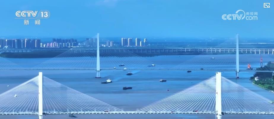 今年前7个月长江干线港口货物吞吐量超23亿吨 长江黄金水道发展活力强劲