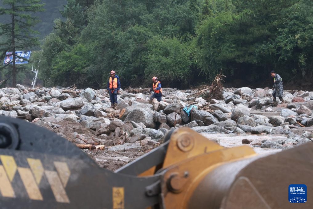 甘肃榆中强降雨引发山洪灾害 救援正在进行