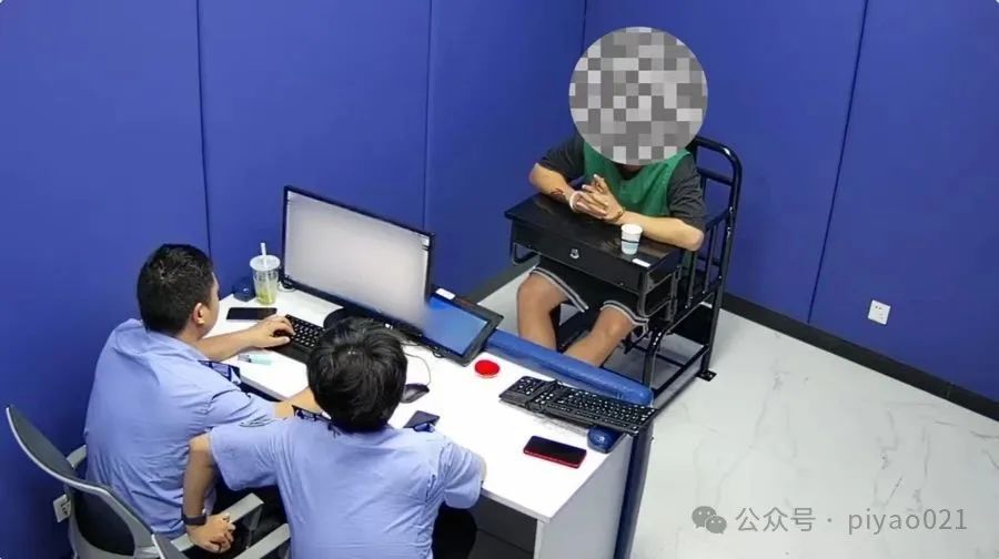 上海老伯素质低下,捡拾28万名包,向失主勒索5万元?警方通报:自导自演,4人涉案被罚 上海老伯素质低下,捡拾28万名包,向失主勒索5万元?警方通报:自导自演,4人涉案被罚