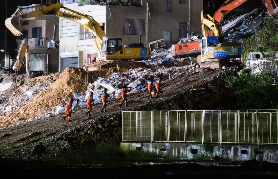 广州白云区山体滑坡第12名被困人员被发现,仍有2人失联 广州白云区山体滑坡第12名被困人员被发现,仍有2人失联