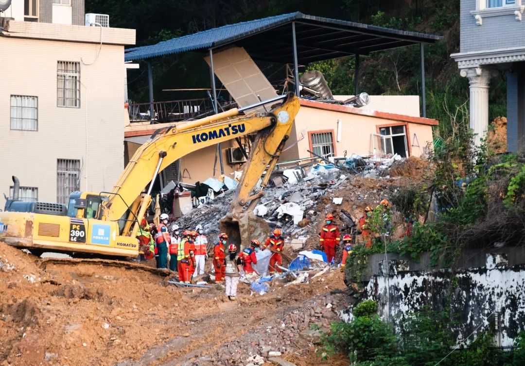 广州白云区山体滑坡第12名被困人员被发现,仍有2人失联 广州白云区山体滑坡第12名被困人员被发现,仍有2人失联