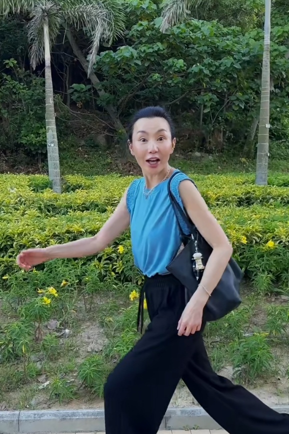 60岁张曼玉入驻小红书，3小时涨粉超16万，罕见晒近照，叶童在评论区留言
