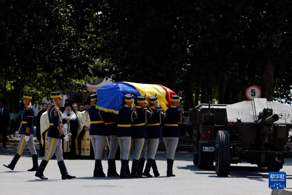 罗马尼亚为前总统伊利埃斯库举行葬礼