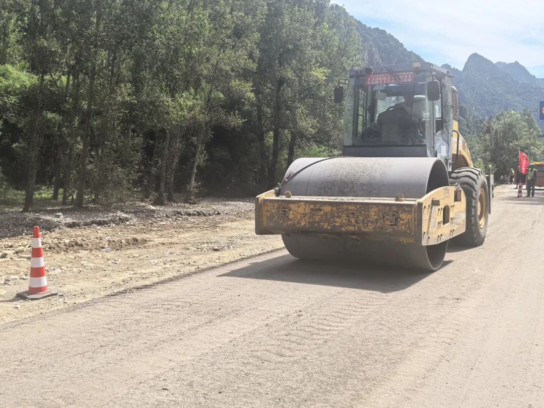 争分夺秒!北京密云区9条水毁公路全面提升通行能力 争分夺秒!北京密云区9条水毁公路全面提升通行能力