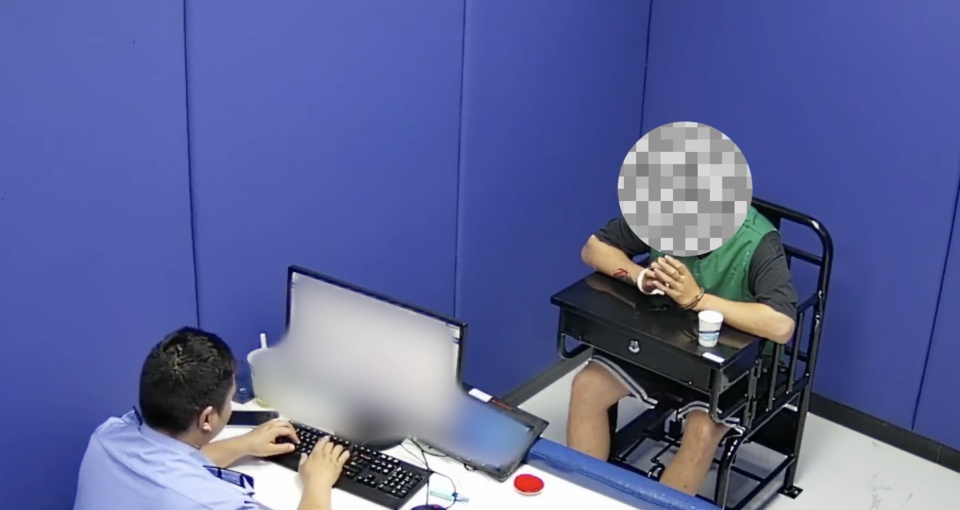 上海老伯街头“捡拾”LV名包，向失主索要5万元？警方：剧本，自媒体为流量虚假摆拍