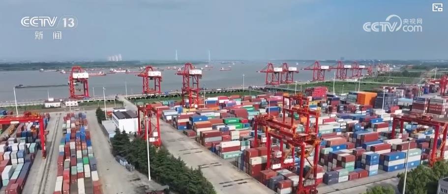 今年前7个月长江干线港口货物吞吐量超23亿吨 长江黄金水道发展活力强劲