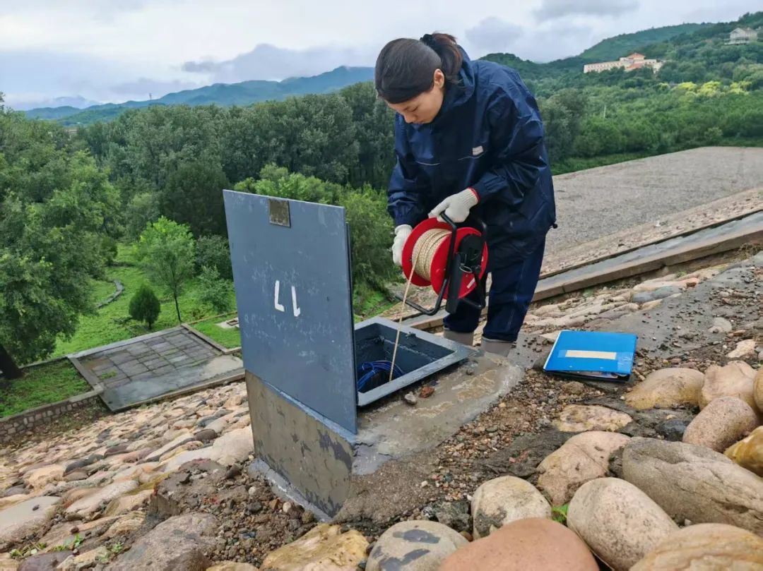 1400倍的惊心数据！他们冒雨测出的数字，成了密云水库泄流的"定心丸"