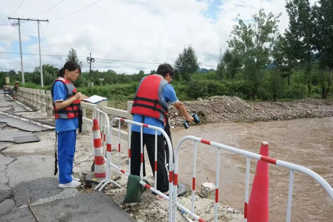 1400倍的惊心数据！他们冒雨测出的数字，成了密云水库泄流的"定心丸"