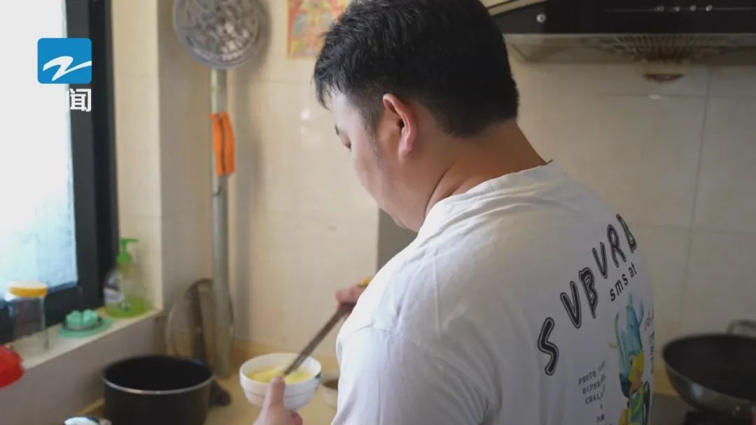 “没他我就死好几回了！” 为报答一饭之恩，异乡小伙16年守护无血缘亲情