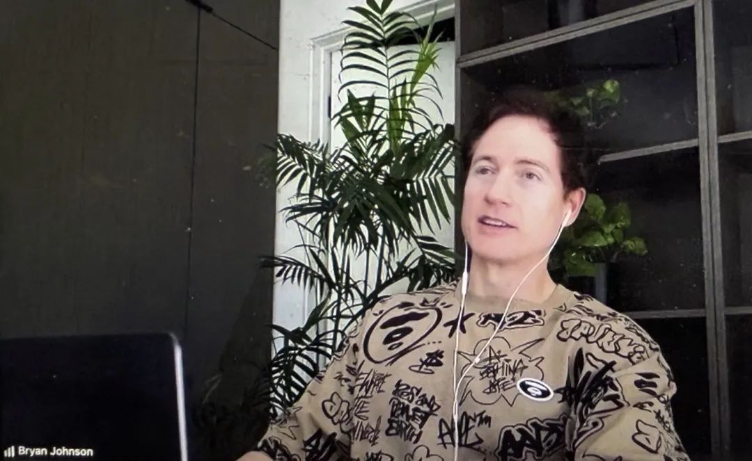 与儿子换血，这位富豪每年花200万美元抗衰