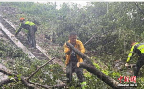 广东连续强降雨 国铁广州局7000多人力保铁路运输安全 广东连续强降雨 国铁广州局7000多人力保铁路运输安全