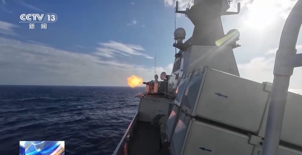 船坚炮利!海军演训场开展多项目训练 船坚炮利!海军演训场开展多项目训练