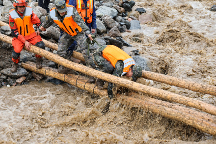 武警甘肃总队官兵紧急驰援甘肃兰州 武警甘肃总队官兵紧急驰援甘肃兰州