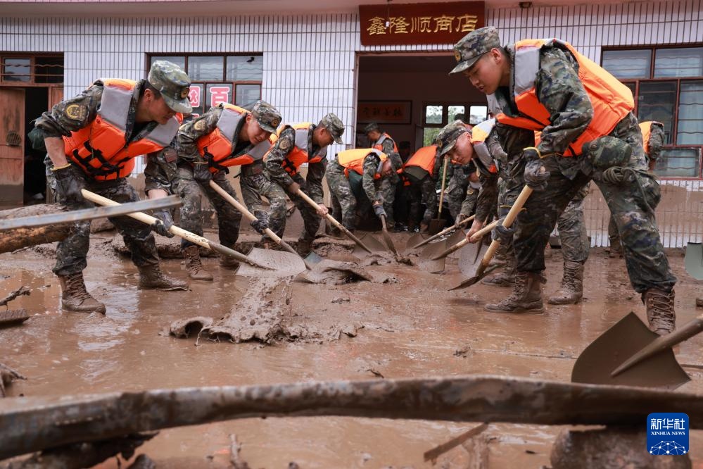 甘肃榆中强降雨引发山洪灾害 现场救援进行中