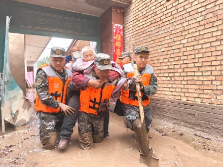 武警甘肃总队官兵紧急驰援甘肃兰州 武警甘肃总队官兵紧急驰援甘肃兰州