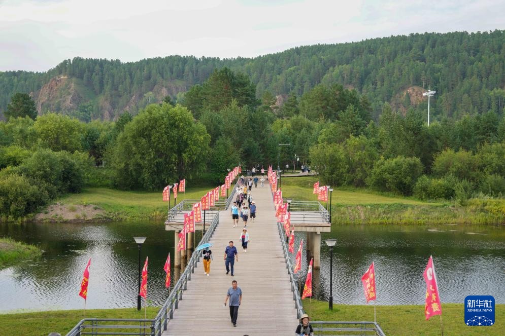 “神州北极”漠河“找北”避暑游火热 “神州北极”漠河“找北”避暑游火热
