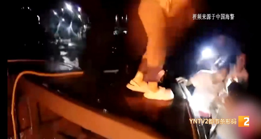 赶海变“荒野求生” ！91人深夜被困小岛