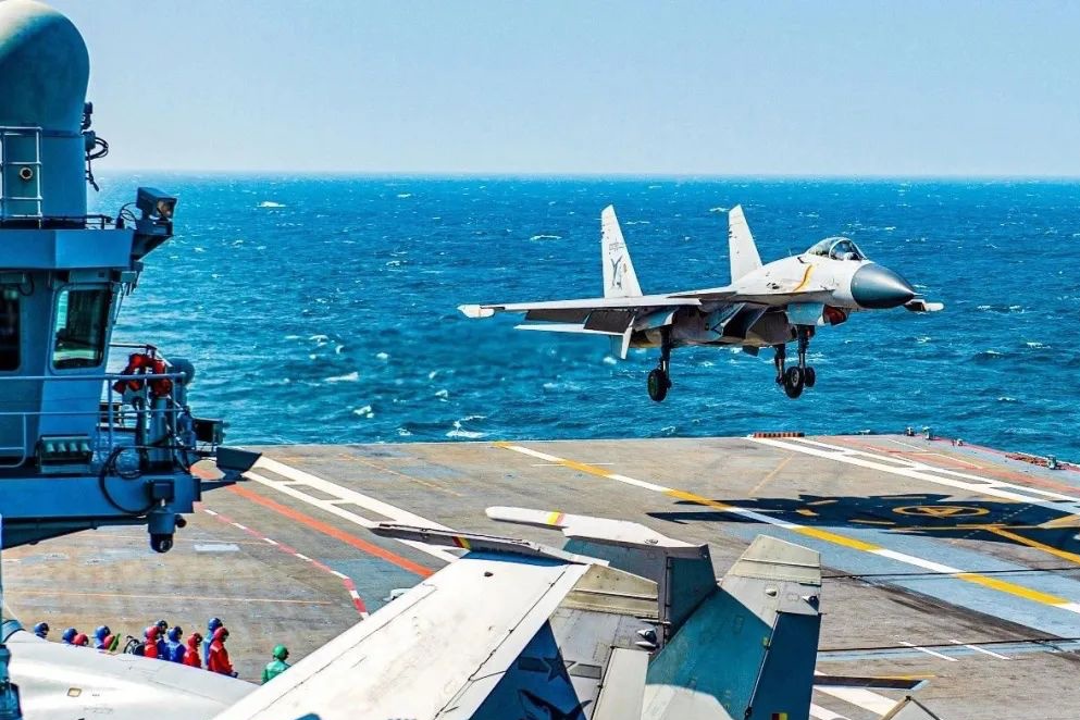 海空砺剑！直击舰载机海上实战化训练