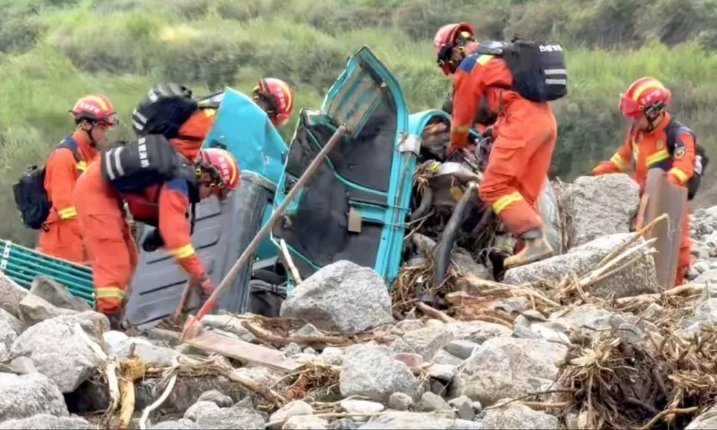 累计调派840人,国家综合性消防救援队伍在甘肃榆中已搜救6人! 累计调派840人,国家综合性消防救援队伍在甘肃榆中已搜救6人!