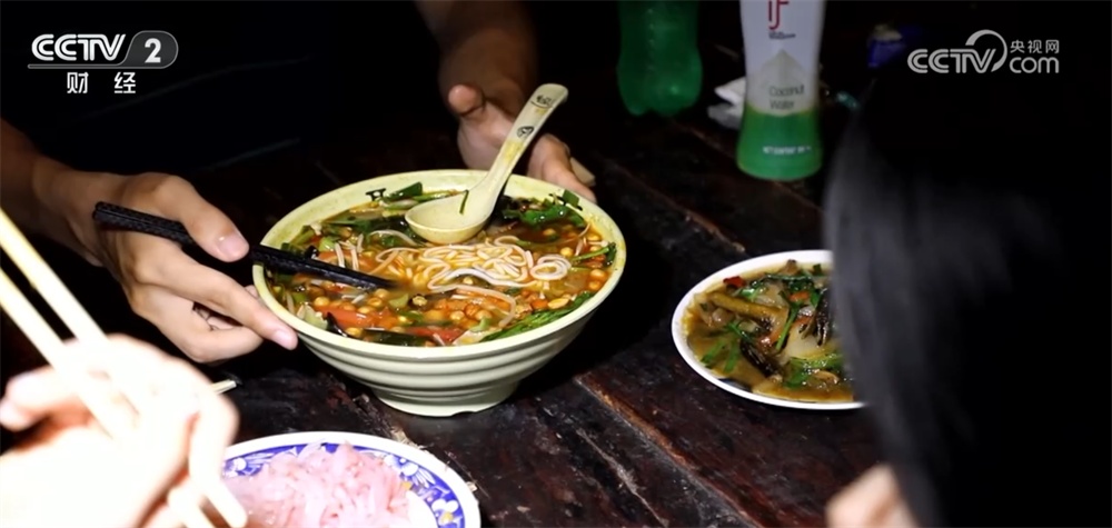 入境游、美食游、赛事游释放夏日消费活力 暑期经济“热”力全开