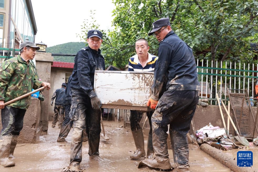 甘肃榆中强降雨引发山洪灾害 现场救援进行中