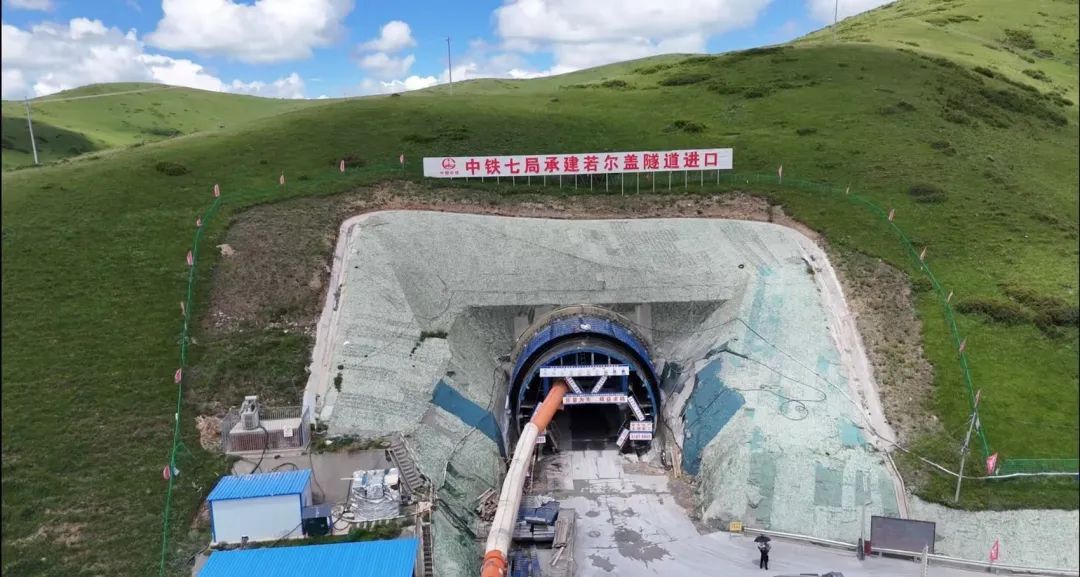 隧道通了！成都至若尔盖大草原，坐火车将仅需2.5小时