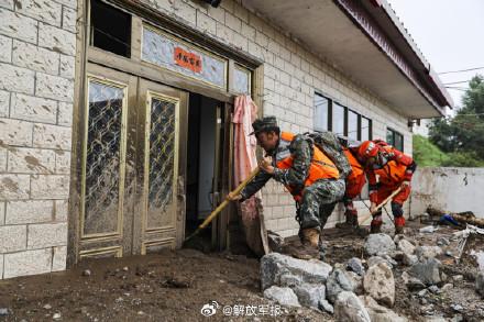 甘肃榆中发生山洪灾害，子弟兵紧急驰援