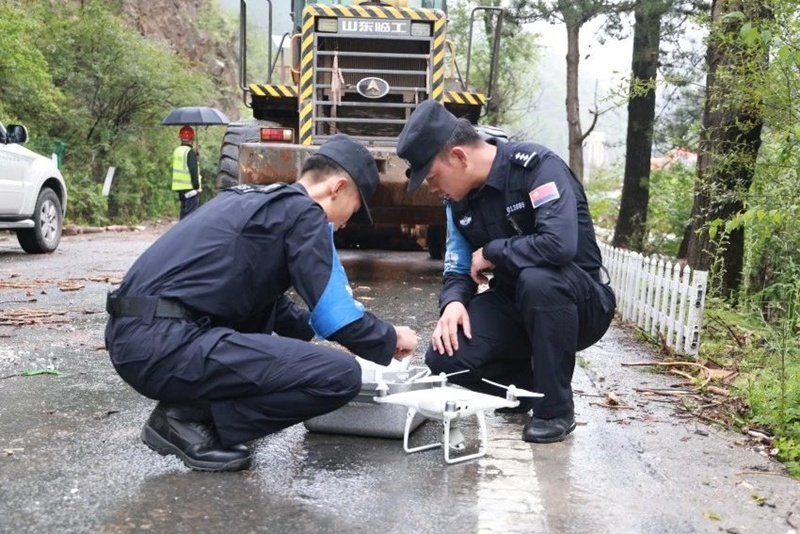 甘肃兰州榆中县山洪灾害救援：2700余名救援力量奋战一线