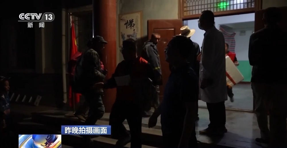 甘肃榆中多部门抓紧抢修水毁路段 已转移群众近1万人