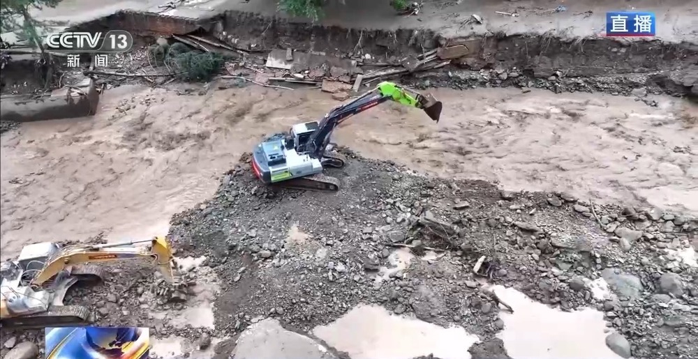 甘肃榆中多部门抓紧抢修水毁路段 已转移群众近1万人