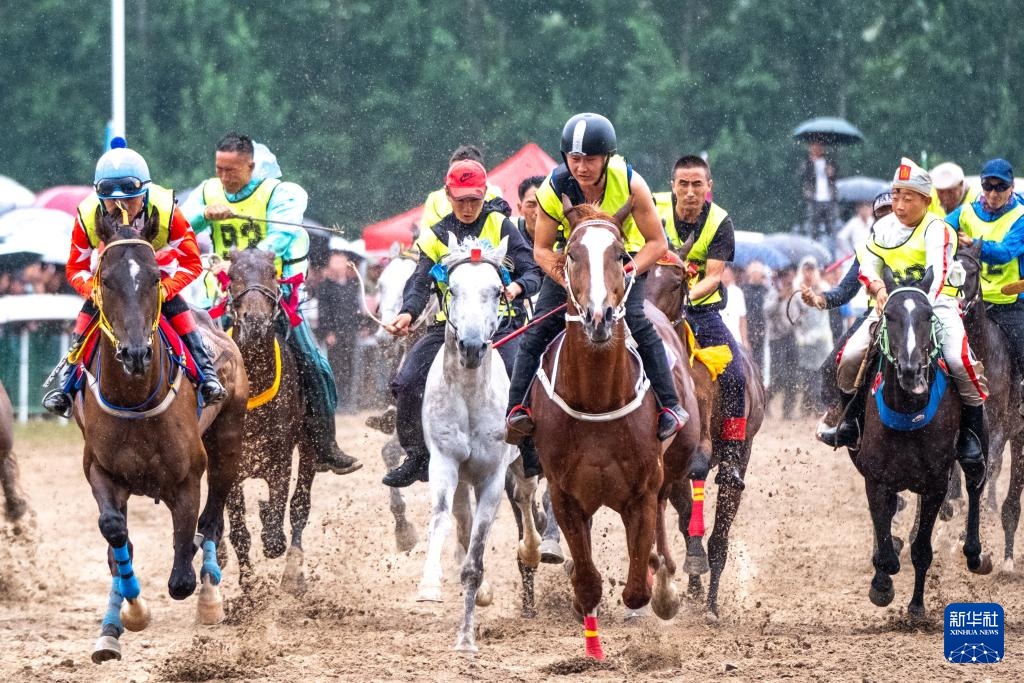 内蒙古兴安盟:欢聚草原那达慕 内蒙古兴安盟:欢聚草原那达慕
