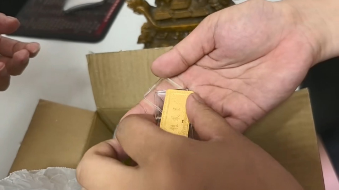 黄金“起飞”前最后一刻，民警阻止了“一去不返”