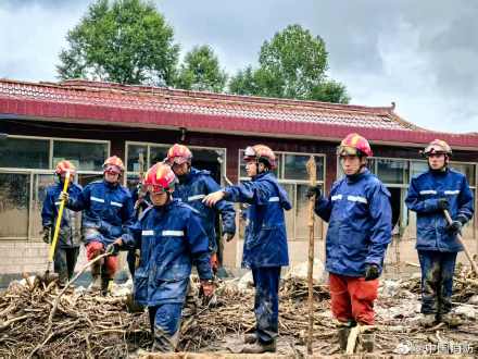 840名消防员奋战甘肃榆中救援一线