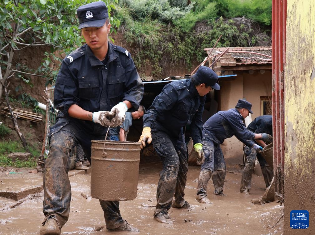 甘肃榆中强降雨引发山洪灾害 现场救援进行中