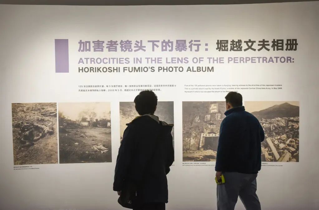 触目惊心！这本相册上，写着一个“惨”字……